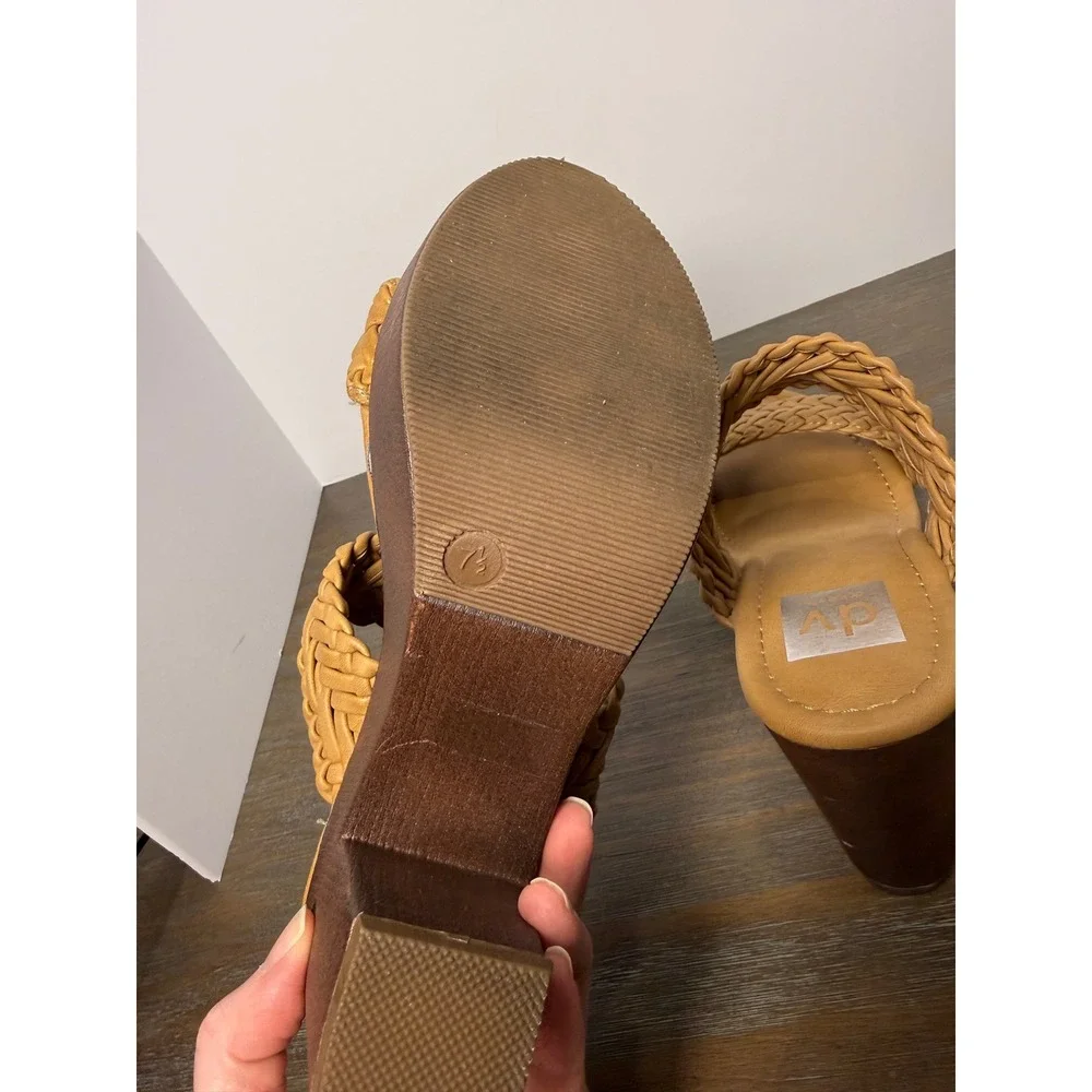 DV Dolce Vita Hilda Woven Slide Sandals Tan Block Heel Boho 7.5‎ Braided Boho